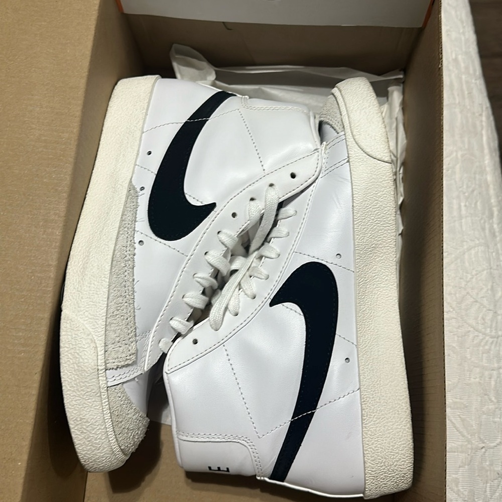 Nike mid blazer